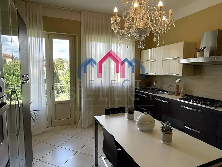 Immagine 15 di Villa in vendita  a Lucca