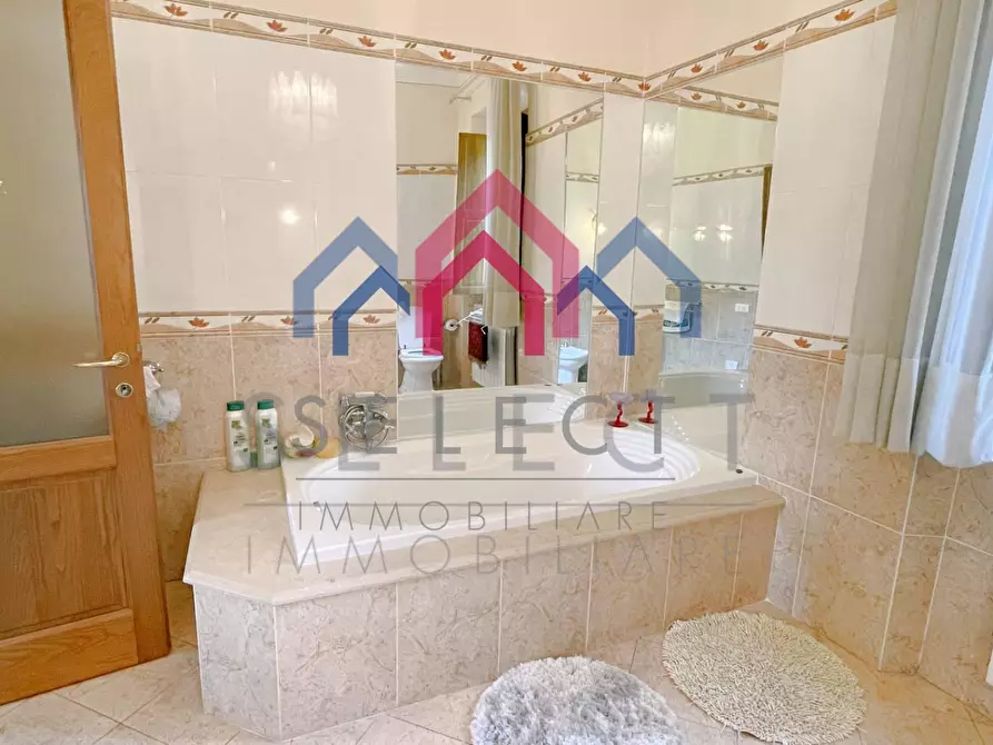 Immagine 22 di Appartamento in vendita  a Borgo A Mozzano