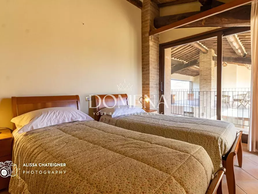 Immagine 25 di Deposito in vendita  a Siena