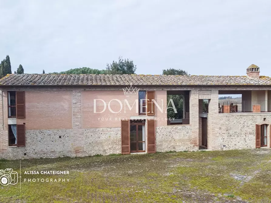 Immagine 40 di Deposito in vendita  a Siena