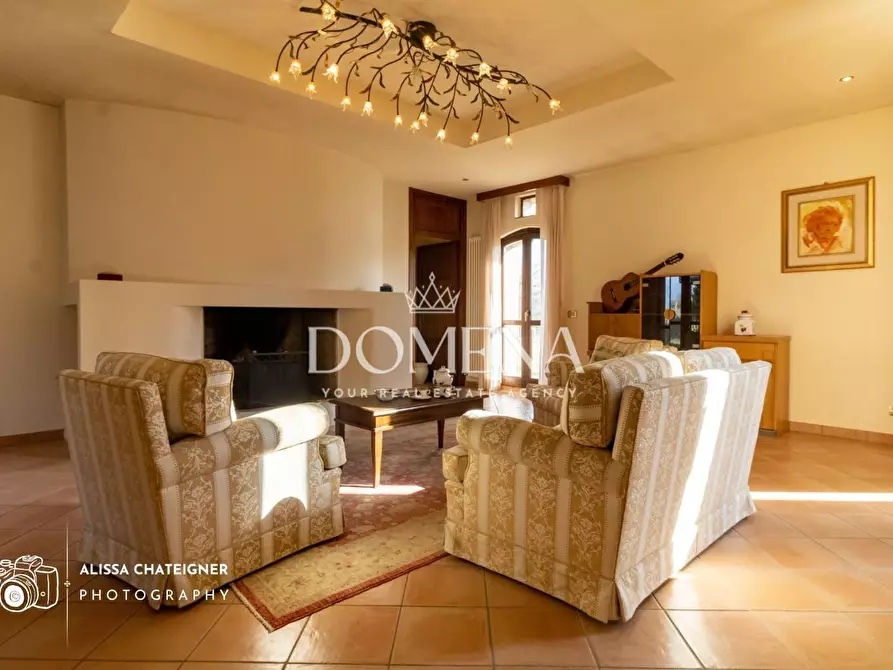 Immagine 10 di Deposito in vendita  a Siena