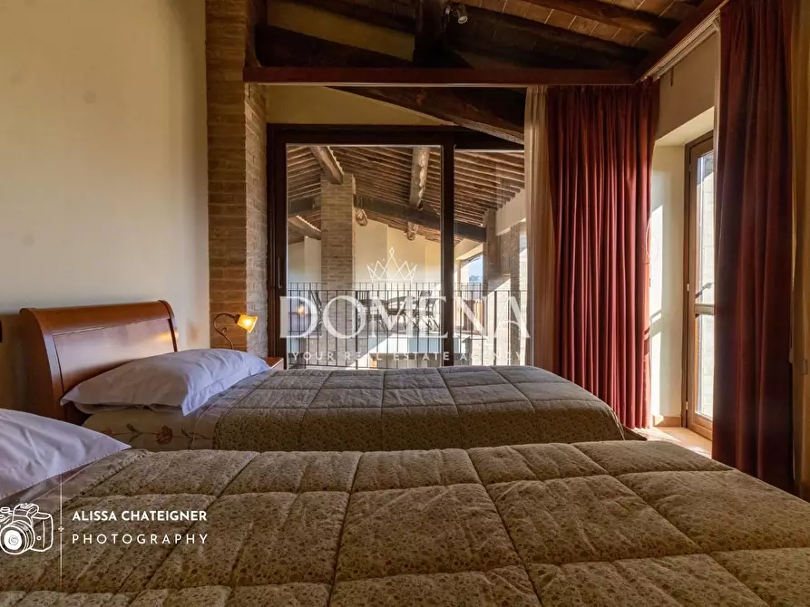 Immagine 24 di Deposito in vendita  a Siena