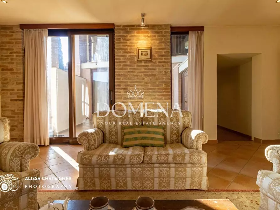 Immagine 9 di Deposito in vendita  a Siena