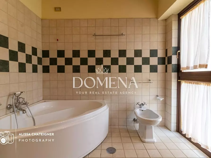 Immagine 36 di Deposito in vendita  a Siena