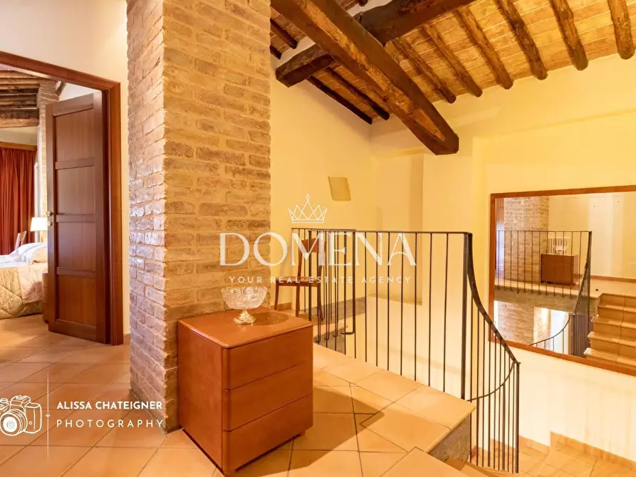 Immagine 37 di Deposito in vendita  a Siena