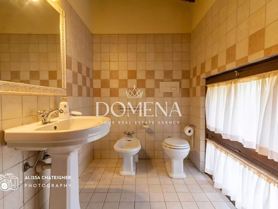 Immagine 29 di Deposito in vendita  a Siena