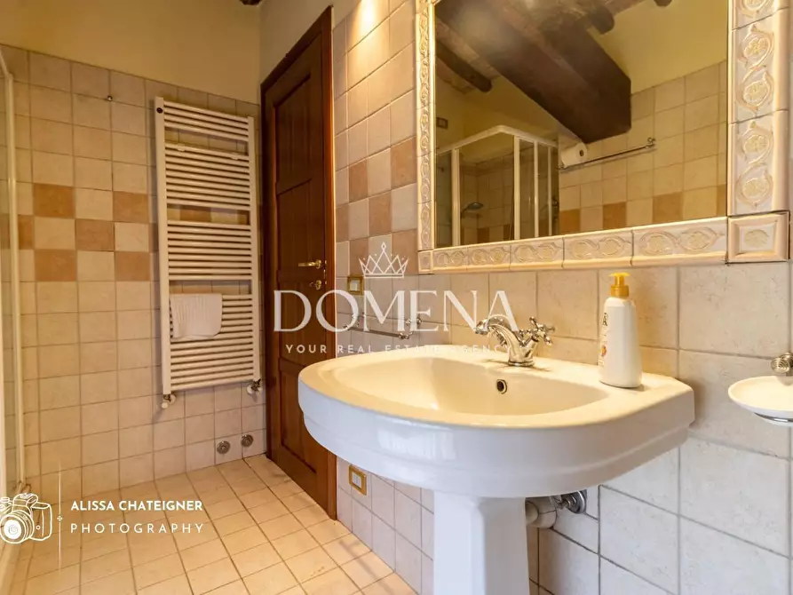 Immagine 31 di Deposito in vendita  a Siena