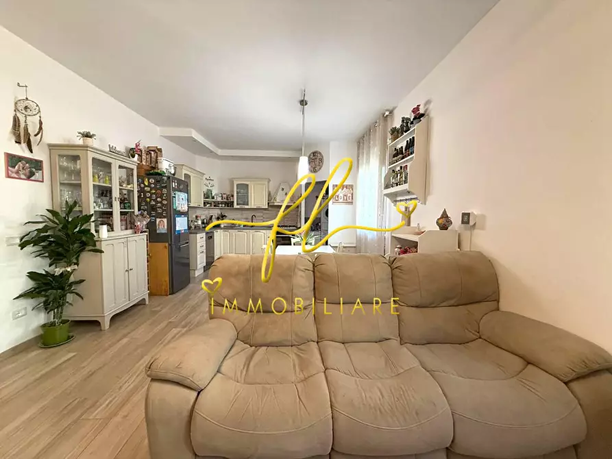 Immagine 2 di Appartamento in vendita  a Cecina