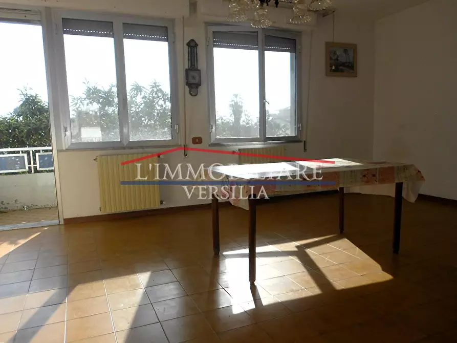 Immagine 2 di Appartamento in vendita  a Massa