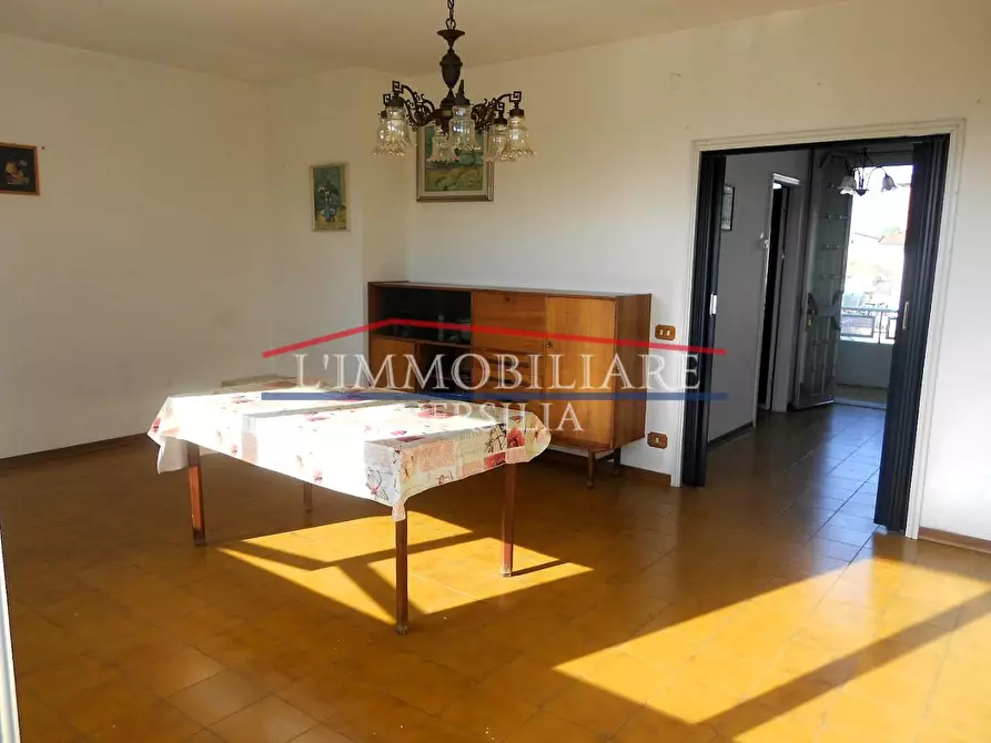 Immagine 3 di Appartamento in vendita  a Massa