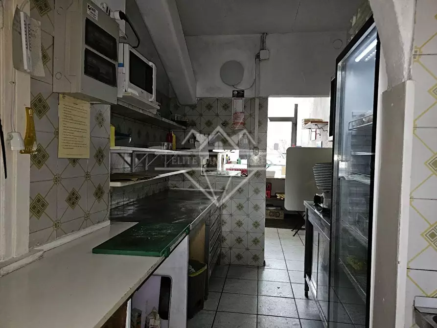 Immagine 8 di Locale commerciale in vendita  a Massa