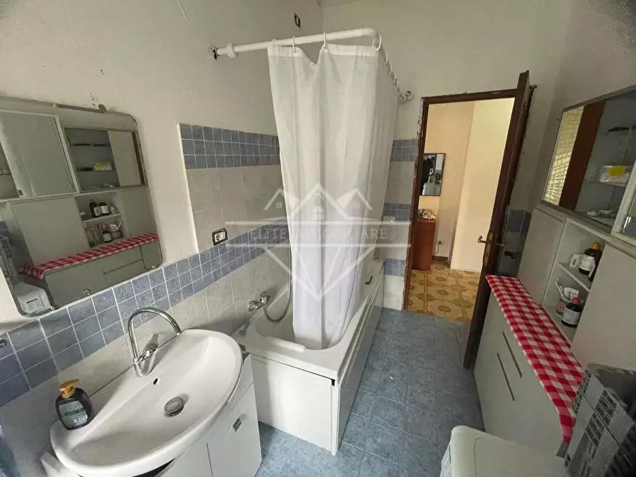 Immagine 15 di Appartamento in vendita  a Carrara