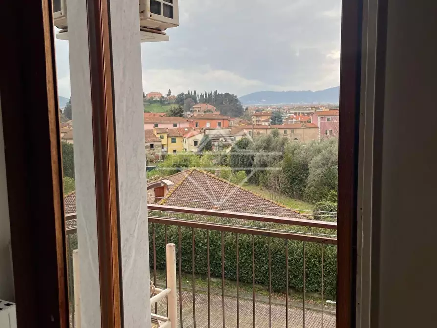 Immagine 4 di Appartamento in vendita  a Carrara