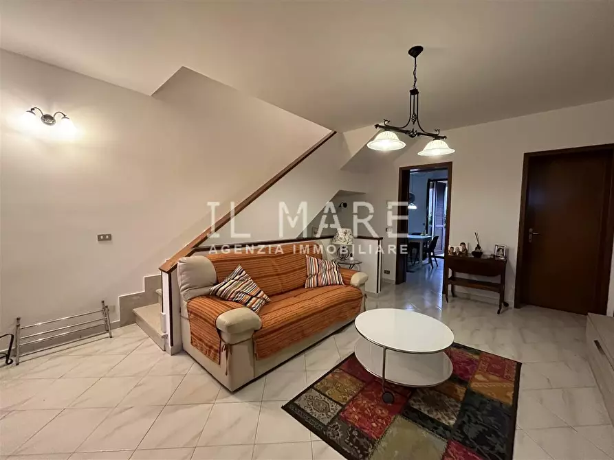 casa indipendente in vendita a Massa in zona Marina di Massa