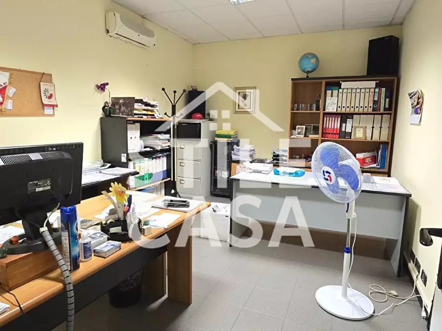 Immagine 9 di Ufficio in vendita  a Capannori