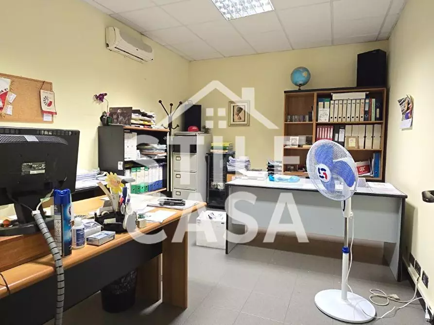 Immagine 10 di Ufficio in vendita  a Capannori