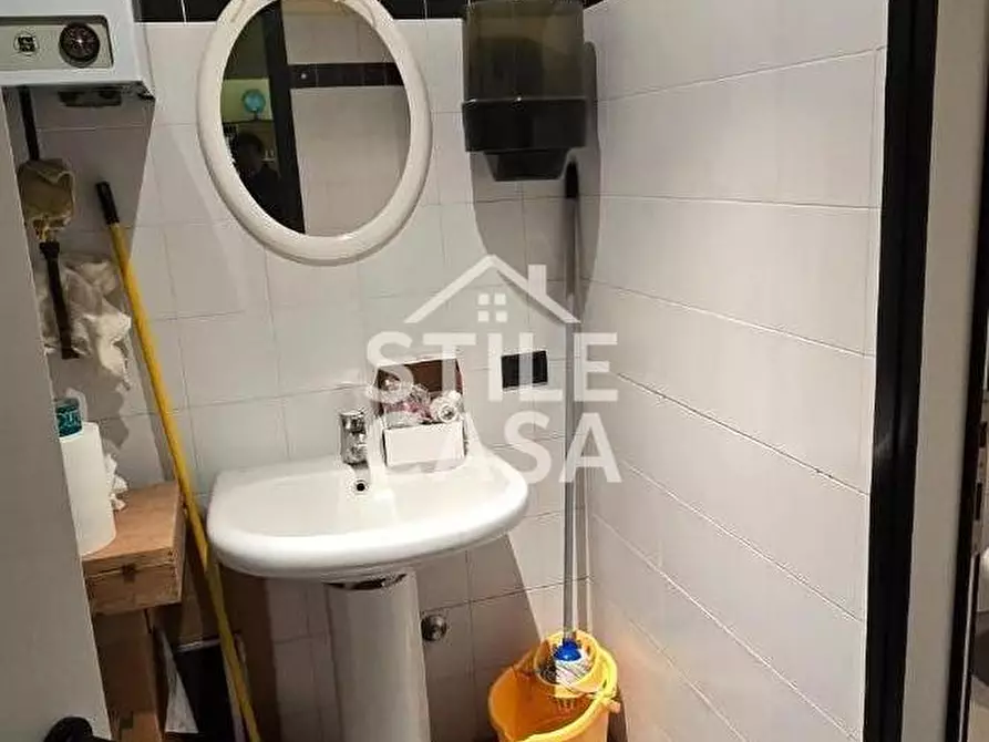 Immagine 11 di Ufficio in vendita  a Capannori