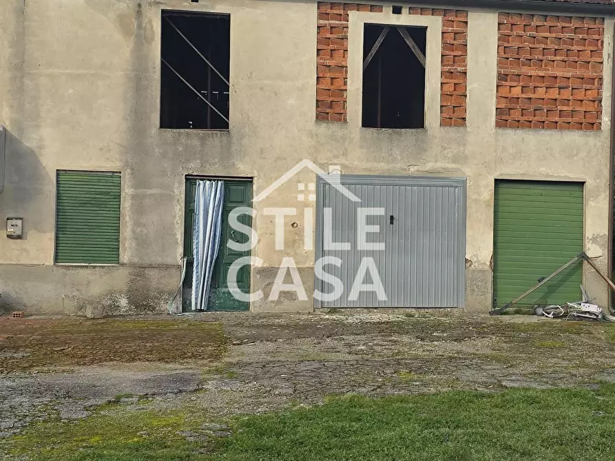 Immagine 5 di Deposito in vendita  a Capannori