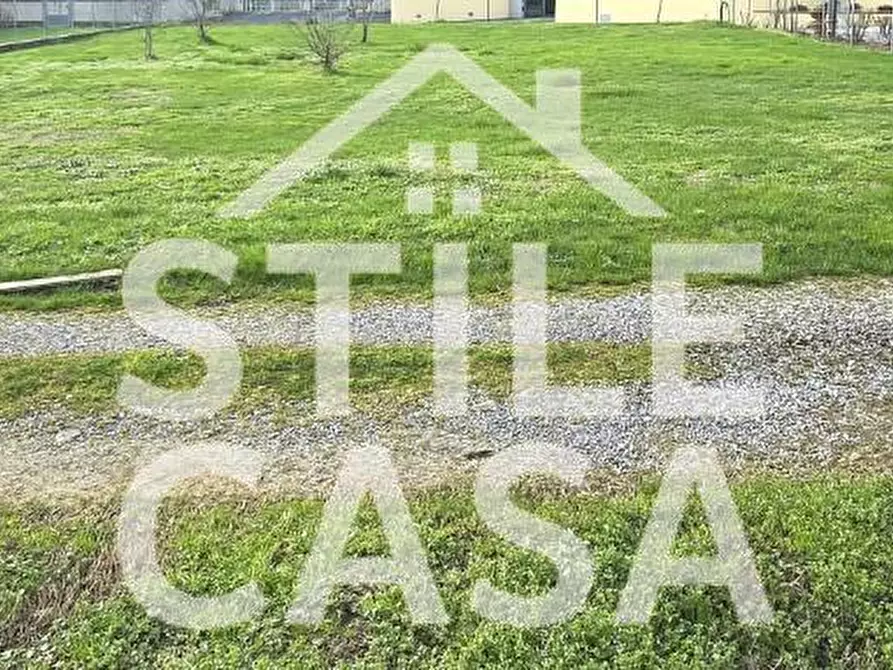 Immagine 3 di Deposito in vendita  a Capannori