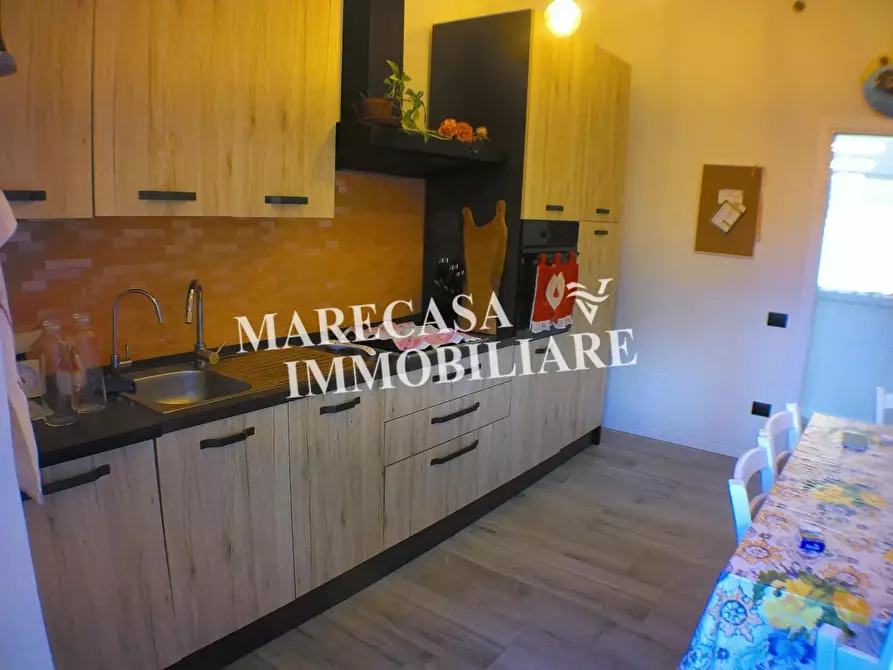 Immagine 5 di Appartamento in vendita  a Carrara