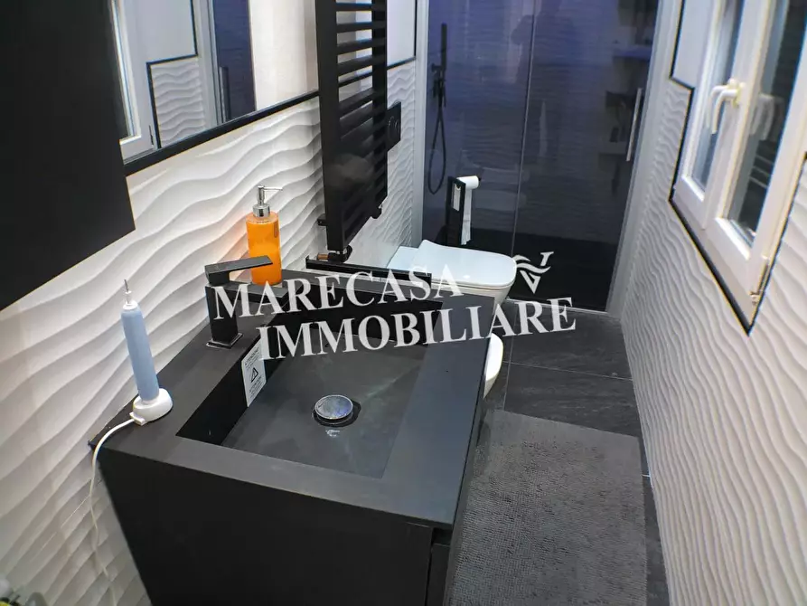 Immagine 14 di Appartamento in vendita  a Carrara