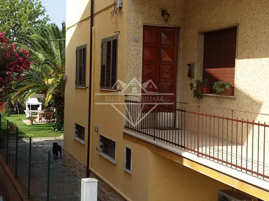 Immagine 4 di Casa bifamiliare in vendita  a Castelnuovo Magra