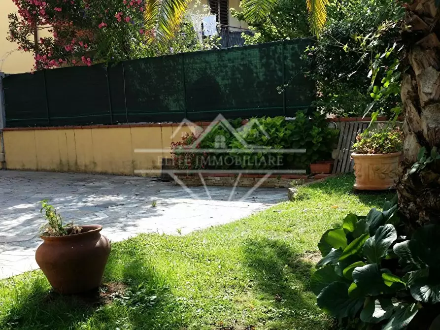 Immagine 2 di Casa bifamiliare in vendita  a Castelnuovo Magra