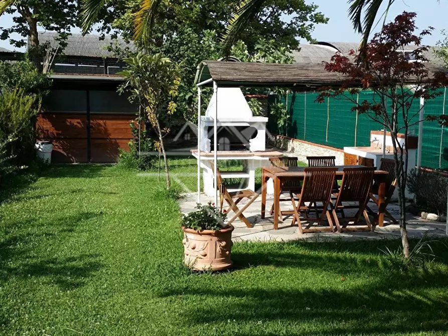 Immagine 1 di Casa bifamiliare in vendita  a Castelnuovo Magra