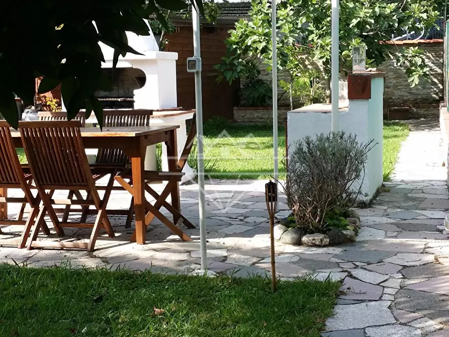 Immagine 9 di Casa bifamiliare in vendita  a Castelnuovo Magra