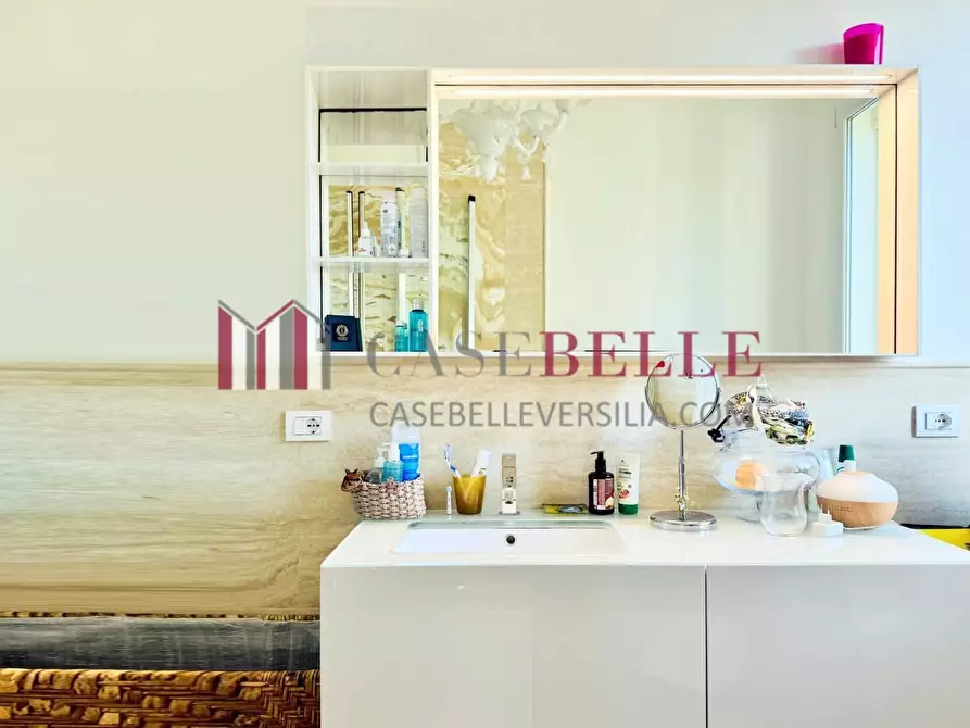 Immagine 15 di Casa indipendente in vendita  a Pietrasanta