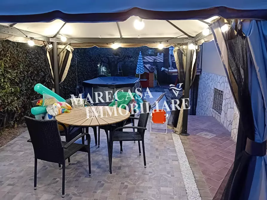 Immagine 26 di Villa in vendita  a Ortonovo