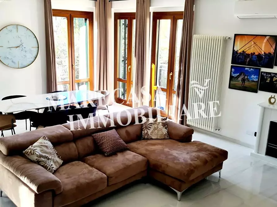 Immagine 1 di Villa in vendita  a Ortonovo