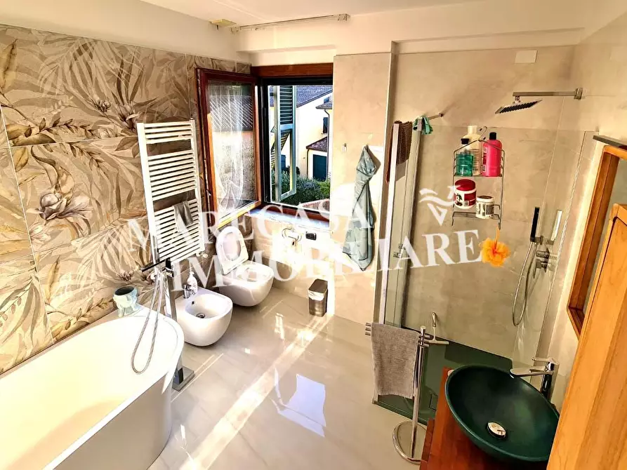 Immagine 13 di Villa in vendita  a Ortonovo