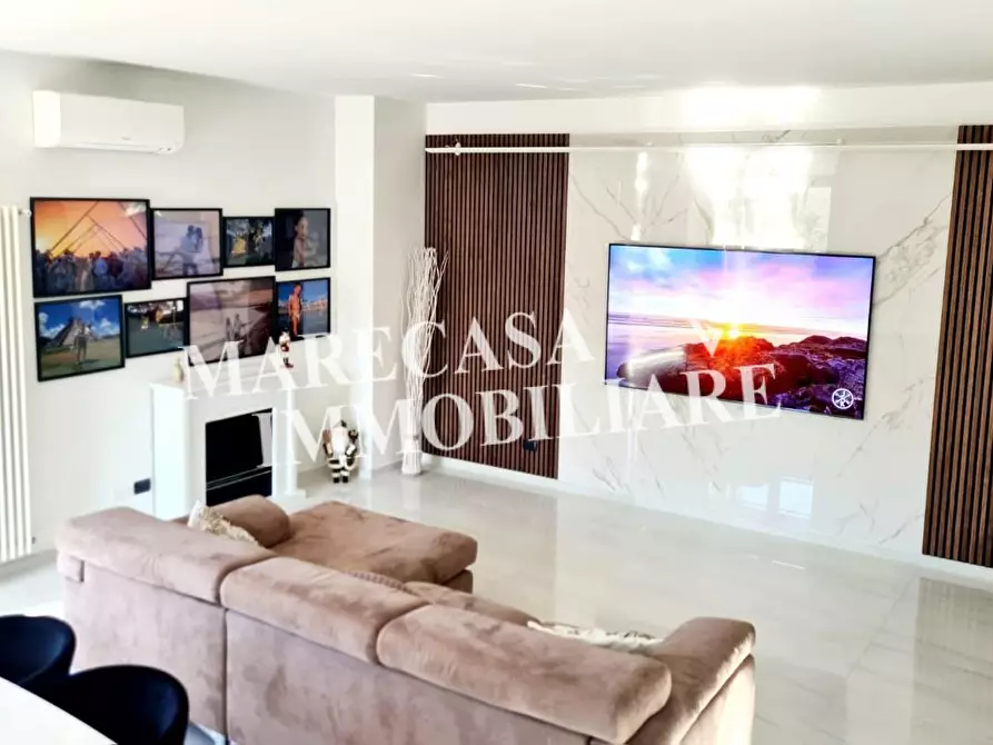 Immagine 7 di Villa in vendita  a Ortonovo