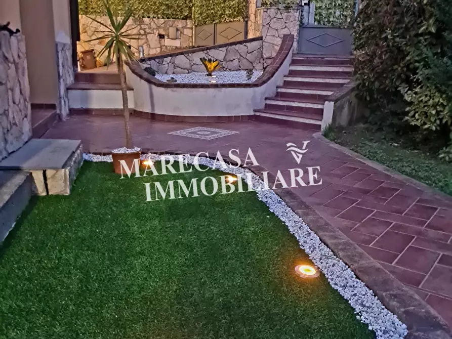 Immagine 2 di Villa in vendita  a Ortonovo