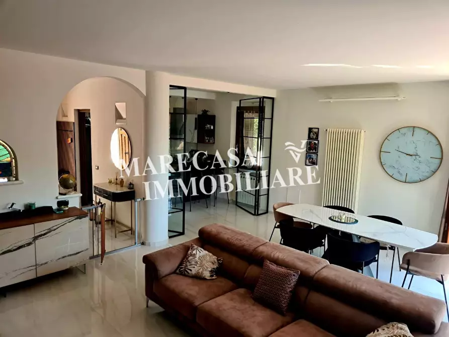 Immagine 11 di Villa in vendita  a Ortonovo