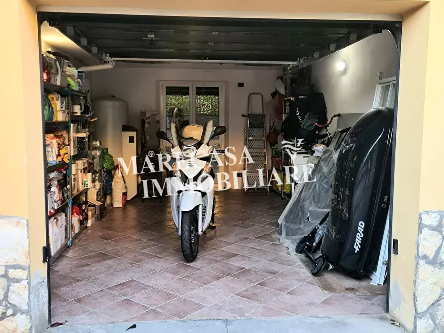 Immagine 10 di Villa in vendita  a Ortonovo