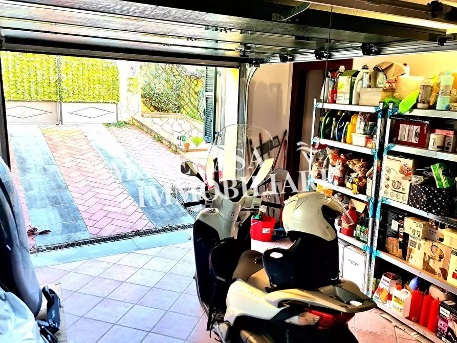 Immagine 8 di Villa in vendita  a Ortonovo