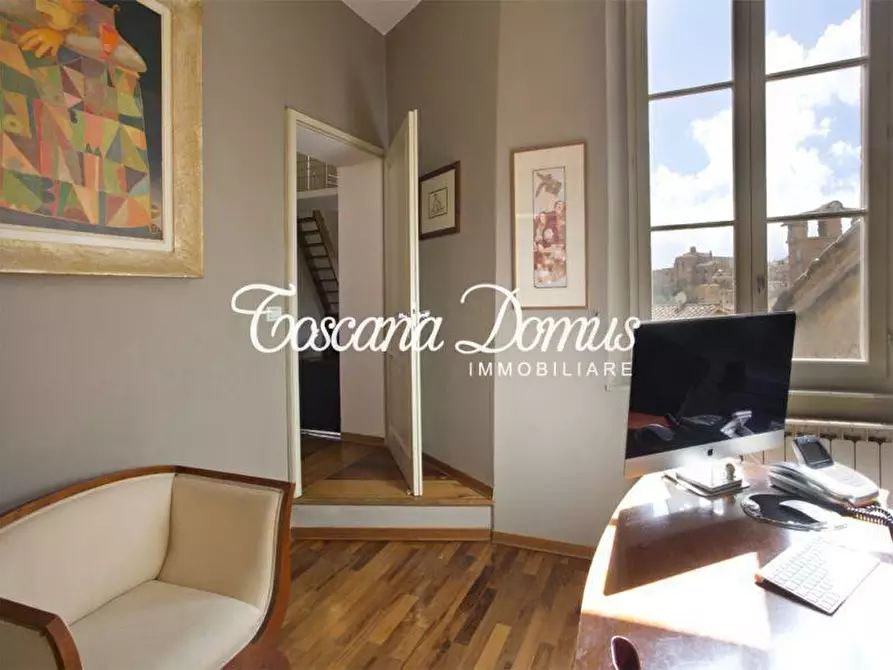 Immagine 9 di Appartamento in vendita  a Siena