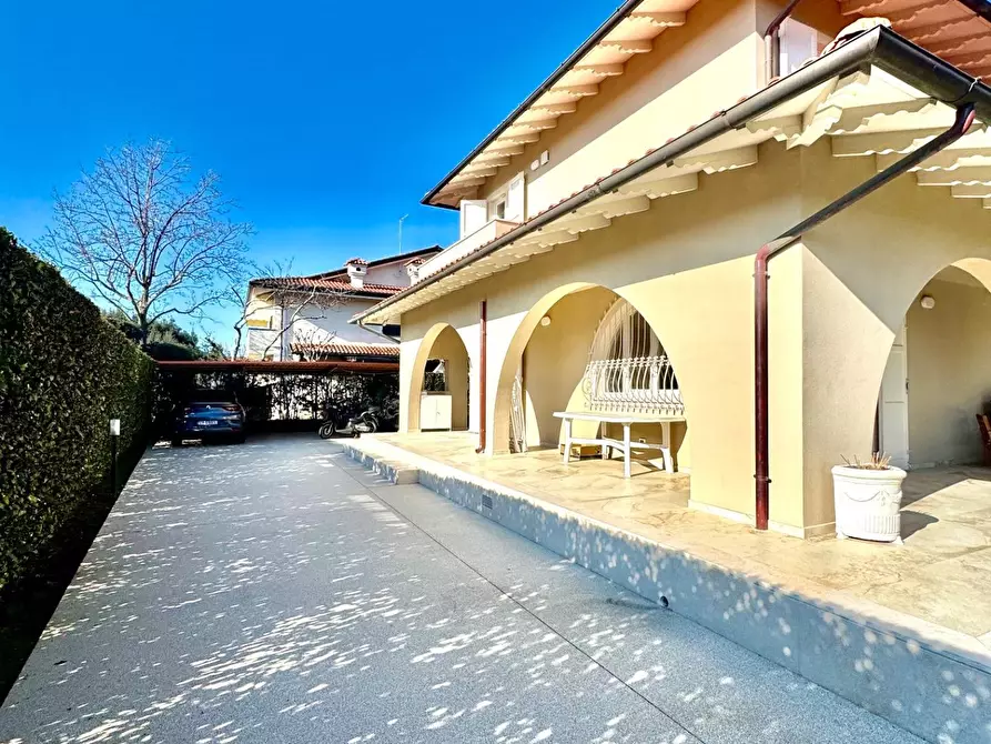 Immagine 29 di Casa bifamiliare in affitto  a Forte Dei Marmi