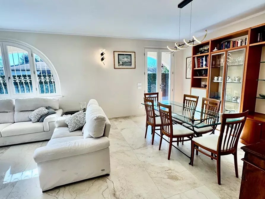 Immagine 10 di Casa bifamiliare in affitto  a Forte Dei Marmi