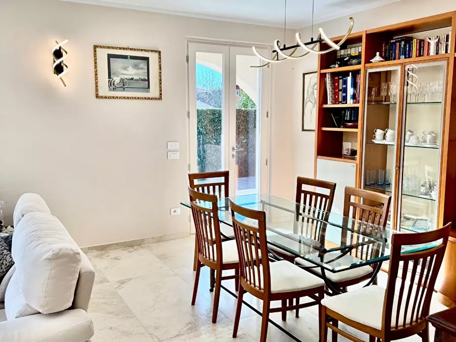 Immagine 11 di Casa bifamiliare in affitto  a Forte Dei Marmi