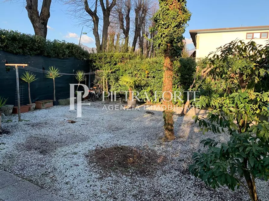 Immagine 2 di Casa semindipendente in vendita  a Forte Dei Marmi