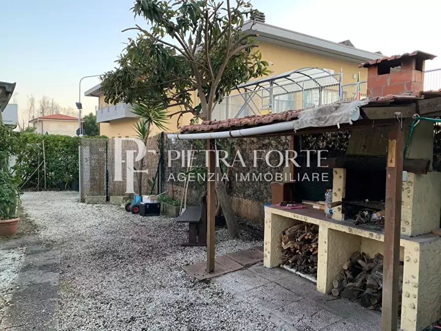 Immagine 3 di Casa semindipendente in vendita  a Forte Dei Marmi