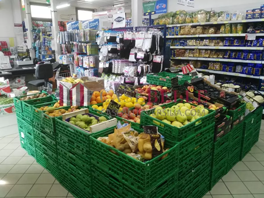 Immagine 4 di Alimentari in vendita  a Massarosa