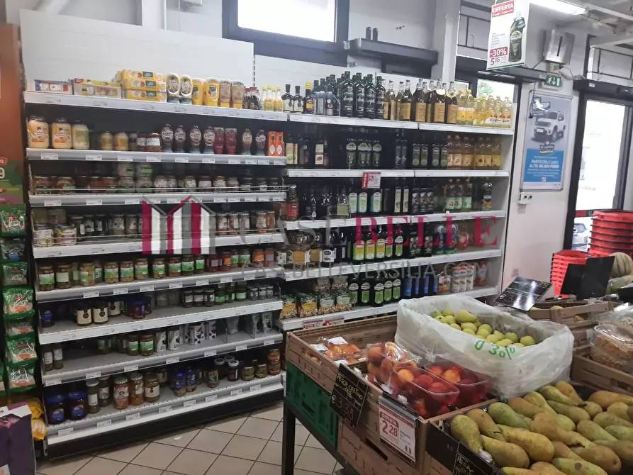 Immagine 8 di Alimentari in vendita  a Massarosa