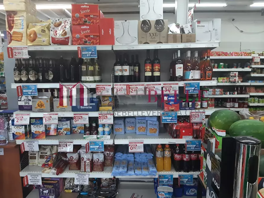 Immagine 11 di Alimentari in vendita  a Massarosa