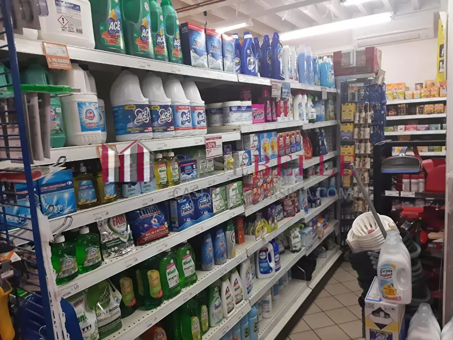 Immagine 5 di Alimentari in vendita  a Massarosa