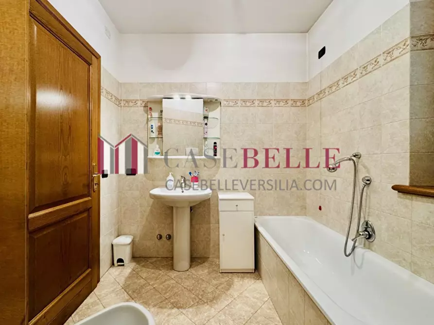 Immagine 42 di Casa semindipendente in vendita  a Camaiore