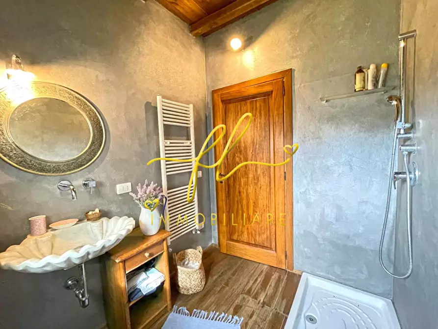 Immagine 15 di Casa colonica in vendita  a Volterra